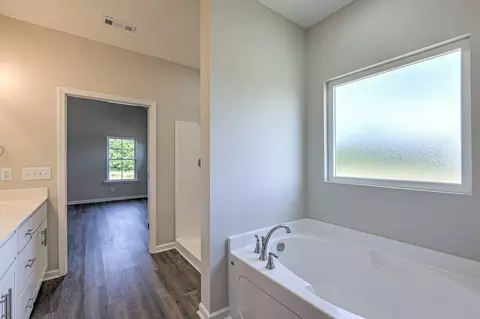 Entry Way - 41 Bartow St, Decherd, TN 37324 photo 2 of 3