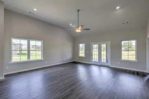 Living - 41 Bartow St, Decherd, TN 37324 photo 3 of 6
