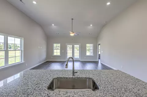 Living - 41 Bartow St, Decherd, TN 37324 photo 1 of 6