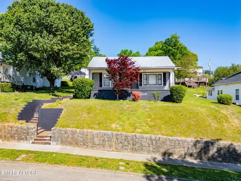 517 W 2nd Ave, Lenoir City, TN 37771