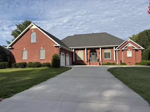 300 Willow Brook Dr, Manchester, TN 37355