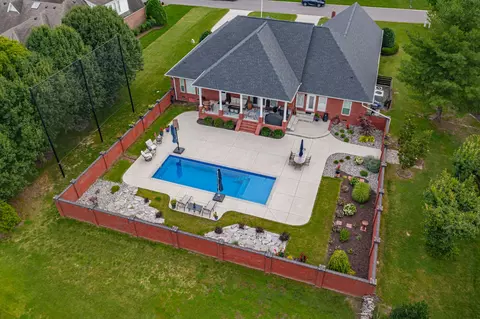 300 Willowbrook Dr, Manchester, TN 37355