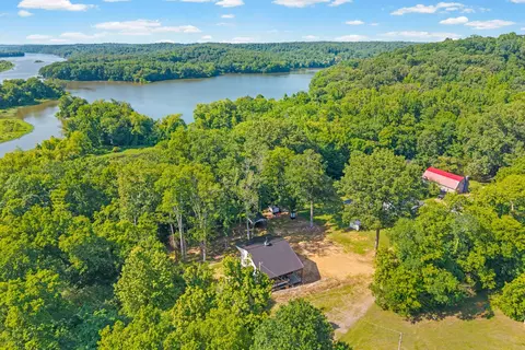 324 Bayview Dr, Bumpus Mills, TN 37028