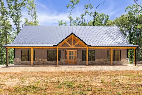 37 William Teague Ln, Selmer, TN 38375