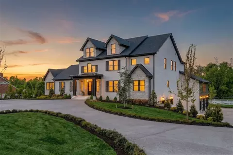 102 Steeplechase Ln, Nashville, TN 37221