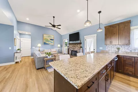 Kitchen - 5367 Roy Holman Rd, Springfield, TN 37172 photo 4 of 4