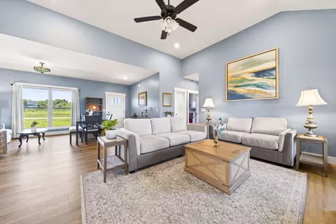 Living - 5367 Roy Holman Rd, Springfield, TN 37172 photo 1 of 2