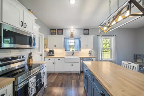 Kitchen - 22153 Highway 49 E, Springfield, TN 37172 photo 3 of 5