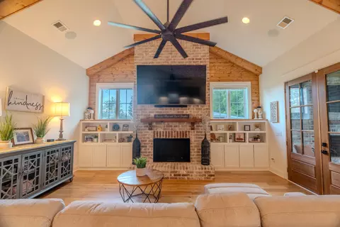 Living - 502 Allisona Rd, Eagleville, TN 37060 photo 1 of 2
