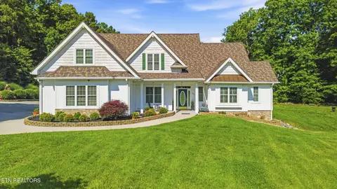824 Midway Rd, Strawberry Plains, TN 37871