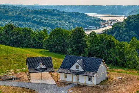 689 Amonett Cir, Byrdstown, TN 38549