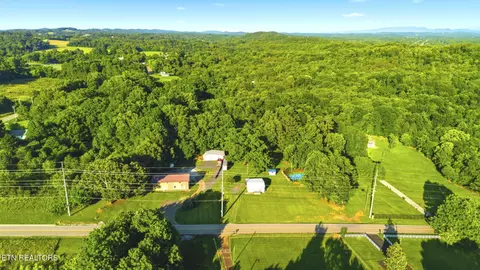 814 Midway Rd, Strawberry Plains, TN 37871