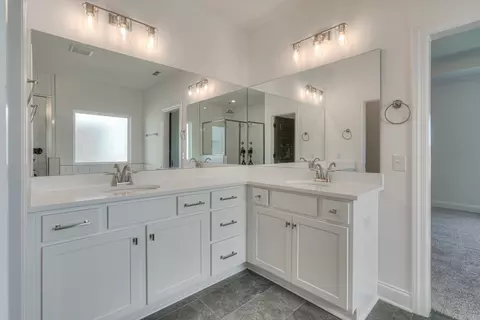 Bath - 5525 Sinclair St, Murfreesboro, TN 37127 photo 2 of 6