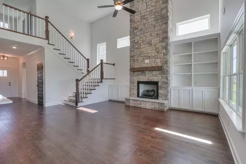 Living - 5525 Sinclair St, Murfreesboro, TN 37127 photo 2 of 4