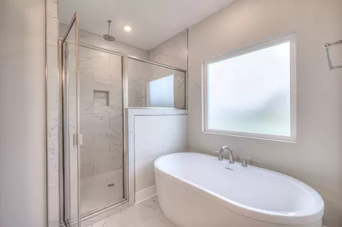 Bath - 5536 Sinclair Ct, Murfreesboro, TN 37127 photo 6 of 10