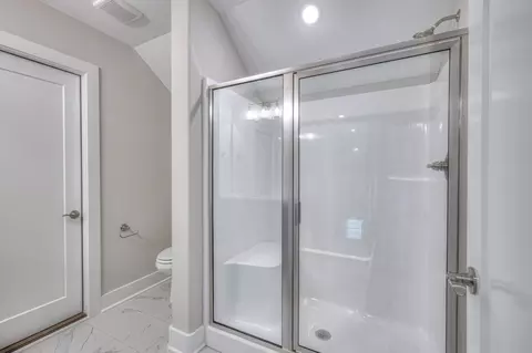 Bath - 5536 Sinclair Ct, Murfreesboro, TN 37127 photo 9 of 10