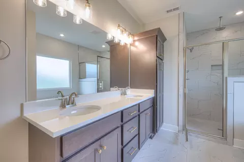 Bath - 5536 Sinclair Ct, Murfreesboro, TN 37127 photo 8 of 10