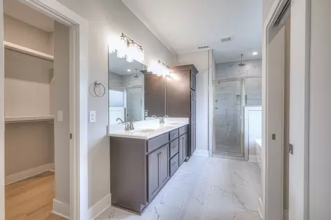 Bath - 5536 Sinclair Ct, Murfreesboro, TN 37127 photo 4 of 10