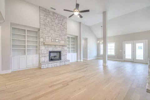 Living - 5536 Sinclair Ct, Murfreesboro, TN 37127 photo 2 of 6