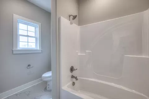 Bath - 5536 Sinclair Ct, Murfreesboro, TN 37127 photo 3 of 10