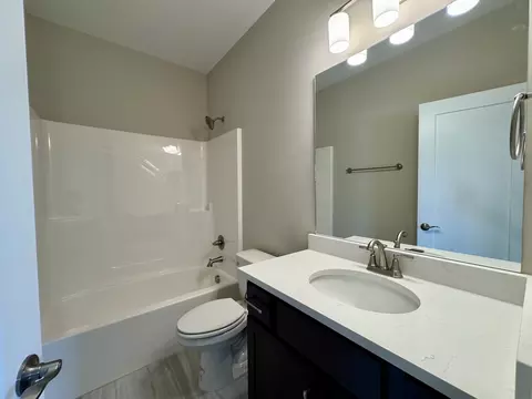 Bath - 5516 Sinclair St, Murfreesboro, TN 37127 photo 3 of 4