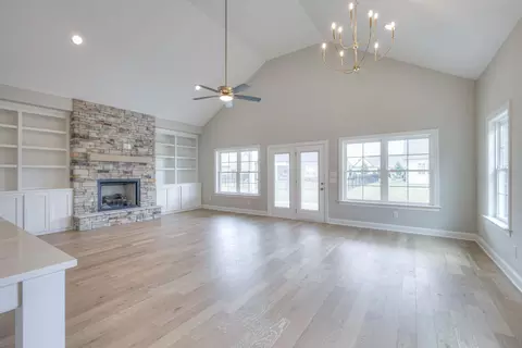 Living - 5529 Sinclair St, Murfreesboro, TN 37127 photo 2 of 4