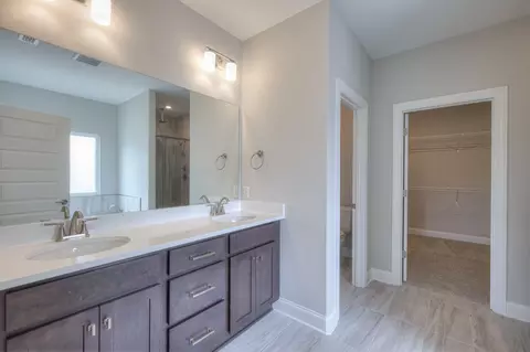 Bath - 5529 Sinclair St, Murfreesboro, TN 37127 photo 1 of 5