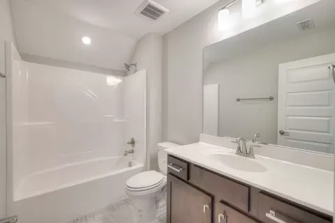 Bath - 5529 Sinclair St, Murfreesboro, TN 37127 photo 5 of 5