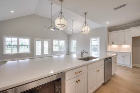 Kitchen - 5529 Sinclair St, Murfreesboro, TN 37127 photo 5 of 7