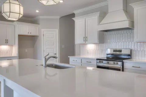 Kitchen - 5529 Sinclair St, Murfreesboro, TN 37127 photo 6 of 7