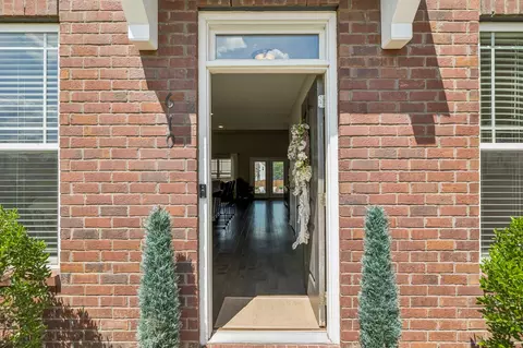 610 Whirlaway Dr, Burns, TN 37029