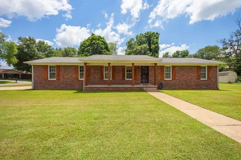 102 Fox Ridge Rd, Jackson, TN 38305
