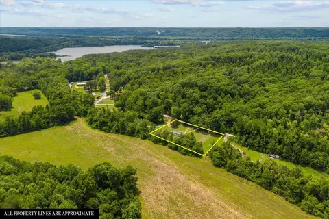 2900 Jack Branch Rd, Waverly, TN 37185