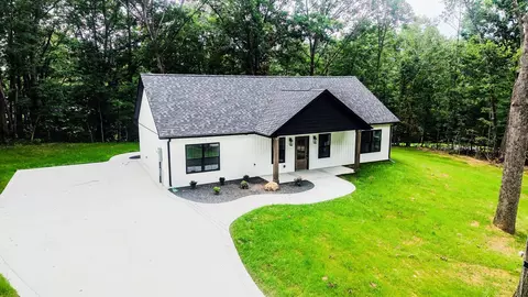 352 Pulley St, Erin, TN 37061