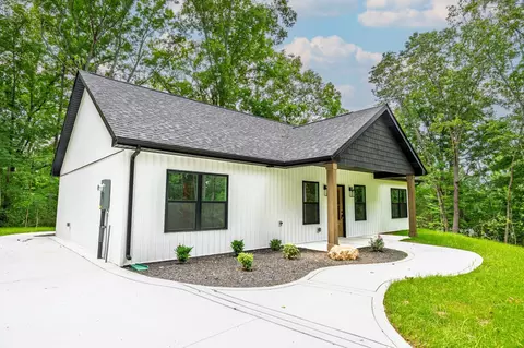 352 Pulley St, Erin, TN 37061