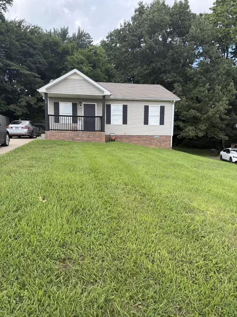 290 Fritz Cir, Clarksville, TN 37042