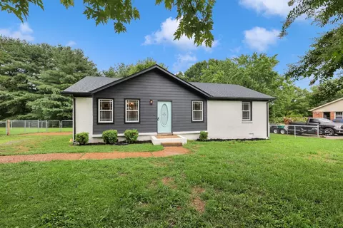 Exterior - 809 Belle Dr, Spring Hill, TN 37174 photo 3 of 5