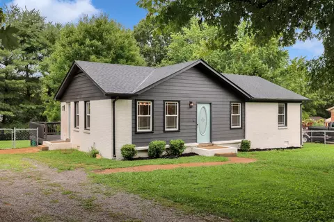 Exterior - 809 Belle Dr, Spring Hill, TN 37174 photo 2 of 5