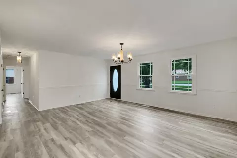 Living - 809 Belle Dr, Spring Hill, TN 37174 photo 2 of 3