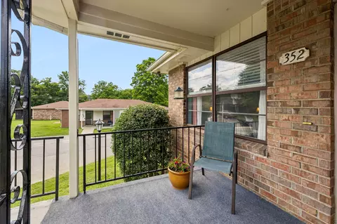 352 Deer Lake Dr, Nashville, TN 37221