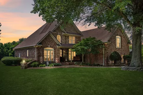 1405 Drakes Creek Rd, Hendersonville, TN 37075