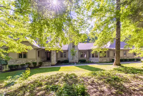 1003 Champion Hills Dr, Kingston Springs, TN 37082