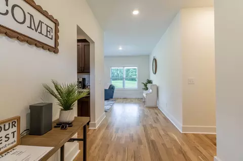 Entry Way - 2094 Beverly Ct, Springfield, TN 37172 photo 2 of 4