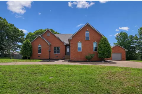 213 Fox Hunt Ln, Lebanon, TN 37087