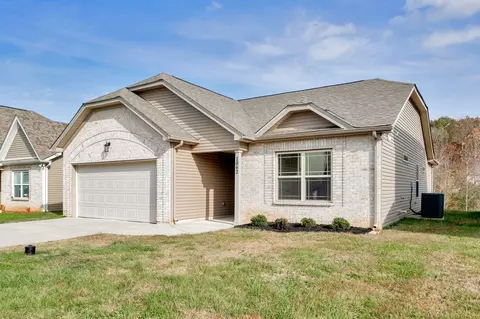 1062 Berra Dr, Springfield, TN 37172