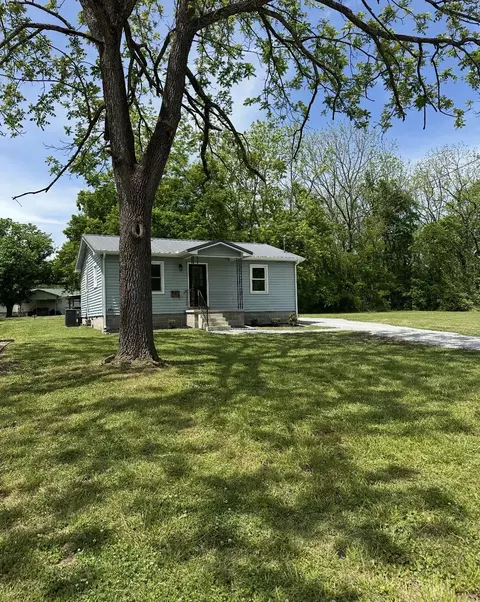 808 S Franklin St, Tullahoma, TN 37388