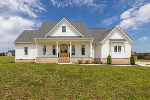 134 Hurst Dr, Leoma, TN 38468