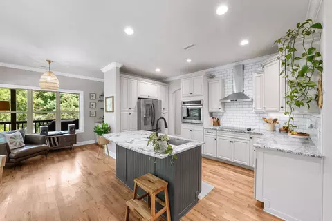 3352 R O Peach Rd, Columbia, TN 38401