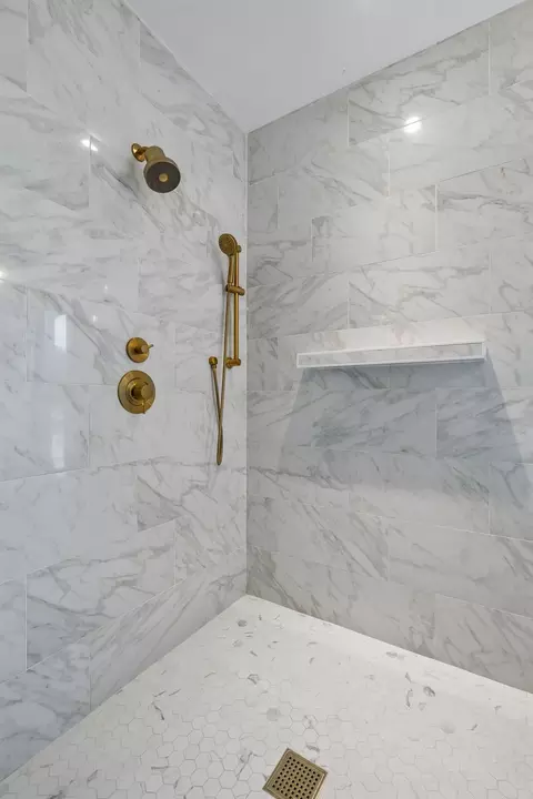 Bath - 225 Derby Ln, Franklin, TN 37069 photo 4 of 9