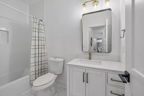Bath - 225 Derby Ln, Franklin, TN 37069 photo 8 of 9